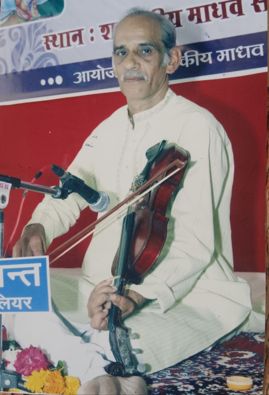 Boy learning to play violin online